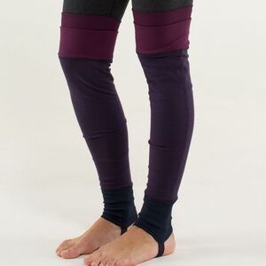 Lululemon Studio Leg Warmers
Hyper Stripe Plum / Plum / Plum / Inkwell